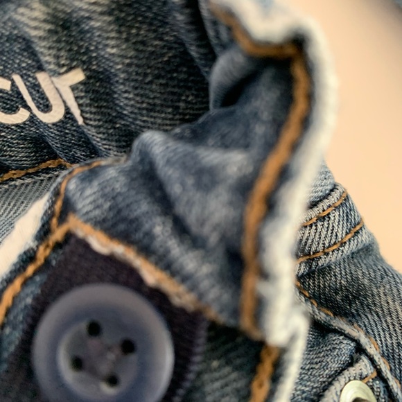 Children Place faded blue size 5. Levi’s  505 Regular size 5 faded blue jeans. - Picture 14 of 16